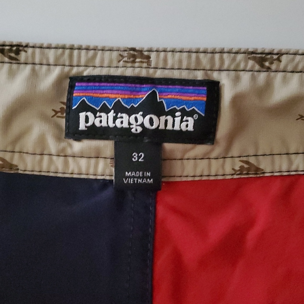 Patagonia Mens Wavefarer Board Shorts Size 32 Stretch Red Navy Pocket - Picture 8 of 12